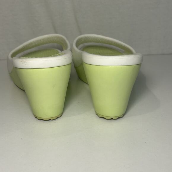 Crocs Sassari Women's US 8 Green Rubber Slip-On Open Toe Wedge Heel Slide Sandal - Picture 4 of 7